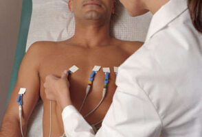 como tomar un electrocardiograma